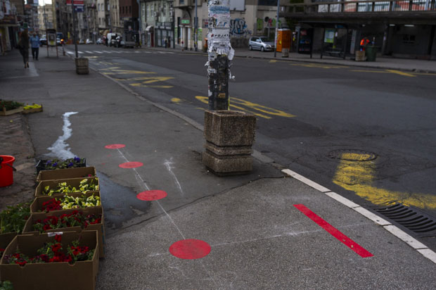 Седење само до прозора, улаз стриктно на предња врата, а путнике усмеравају редари: Београђани, ево шта вас од петка 8. маја чека у градском превозу